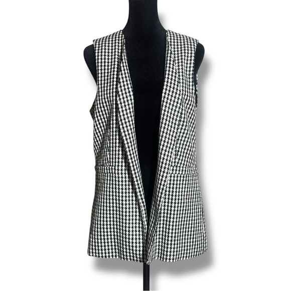Sincerly Jules Jackets & Blazers - Sincerely Jules Black and Cream Houndstooth Open Patterned Vest